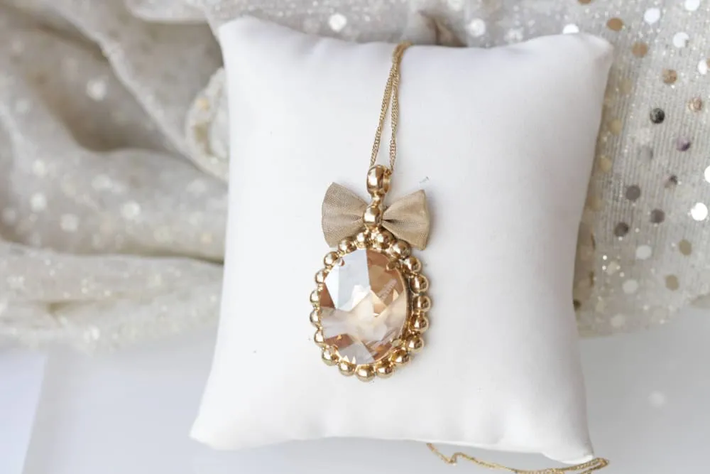 GOLD CHAMPAGNE NECKLACE